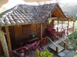 2 bedroom cottage, 3 blocks from beach and center of San Juan，位于南圣胡安的乡村别墅