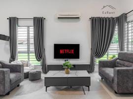 Semi-D Black & White Retreat with Free NetFlix WiFi，位于太平的酒店