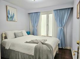 A Home Away-Deluxe Guest Room in Toronto，位于多伦多的酒店