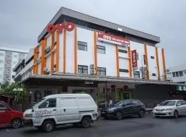 Super OYO 976 Dragon Inn