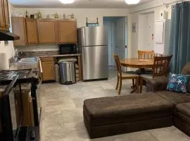 Pet-Friendly! Fully Fenced Backyard Oasis, PCB