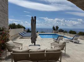 Casa Oliva Villas with private heating pools，位于布德瓦的乡村别墅
