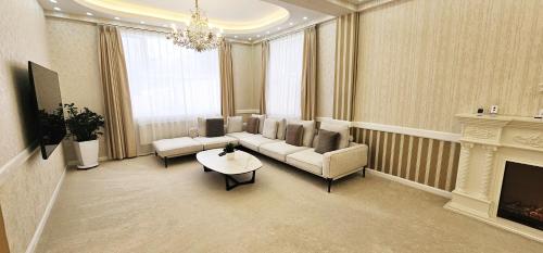 Fully furnished luxury home