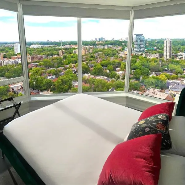 Luxury 2-Bedroom Apartment in Yorkville with the Best City View in Downtown Toronto，位于多伦多的酒店
