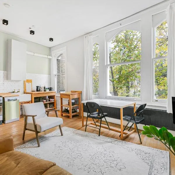 Charming and Spacious Apartment in Central Brixton，位于伦敦的酒店