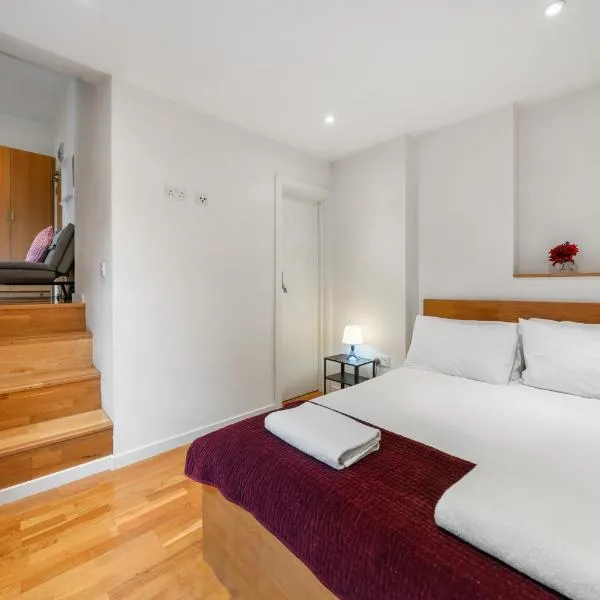 Bright and Airy One Bedroom Condo, Olympia, Kensington，位于伦敦的酒店